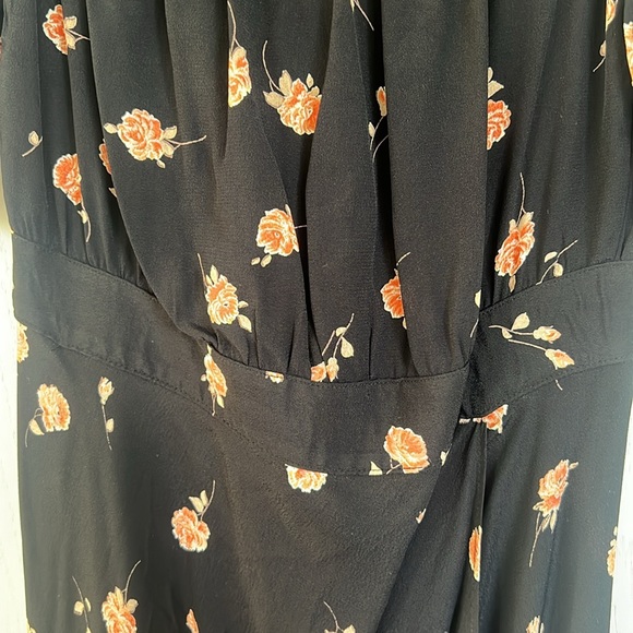 Flynn Skye structured wrap dress. True to size, great dress. - Picture 5 of 12